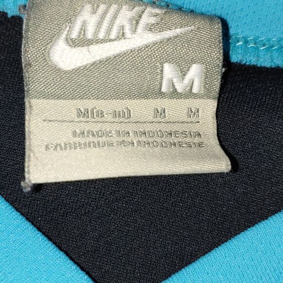 Nike turquoise and black sleeveless shirt Sz M (8/10) NWOT - Picture 5 of 5